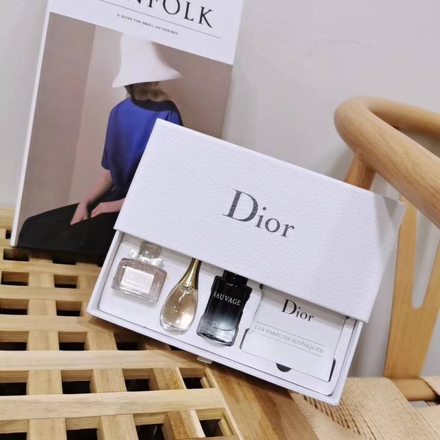 Counter quality 19 latest Dior Q version perfume four-piece gift box set! ! JD