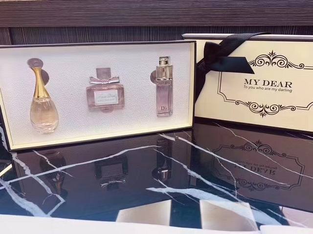 Counter quality Counter Dior three-piece perfume Q version spray head, respecti
