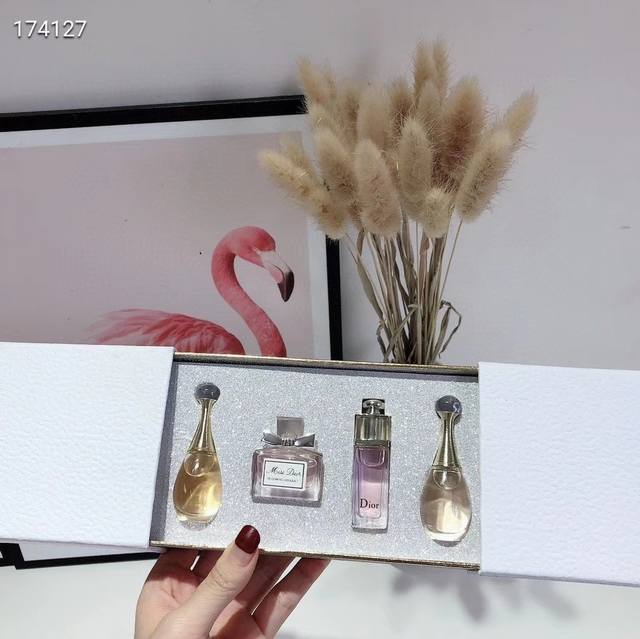 Counter quality Dior perfume small sample box ~ low energy and mellow and can't