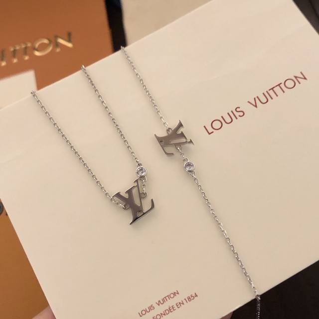 High-quality real shot of Louis Vuitton set Lv necklace letter simple bracelet