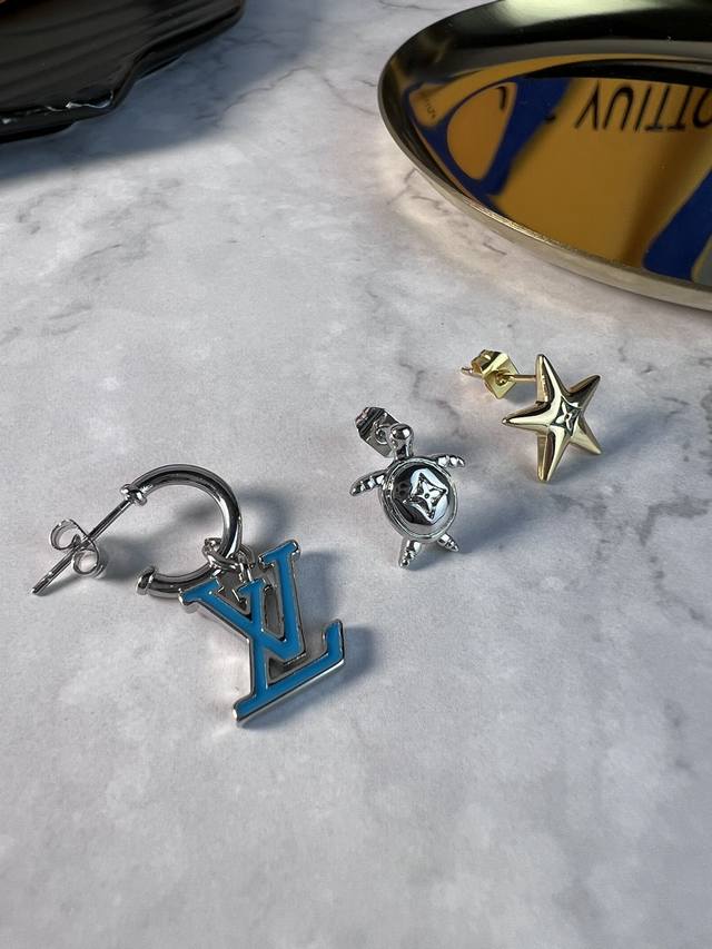 earrings, necklace. Lv Aqualics necklace is inspired by the ocean, with lacquer