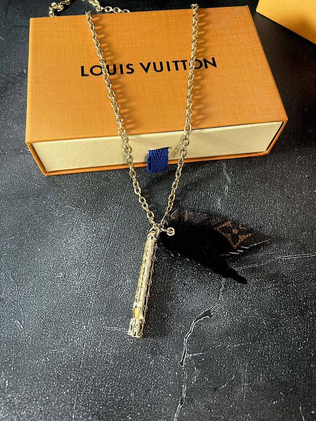 Lv leaf whistle necklace, brass material, limited edition counter DDD