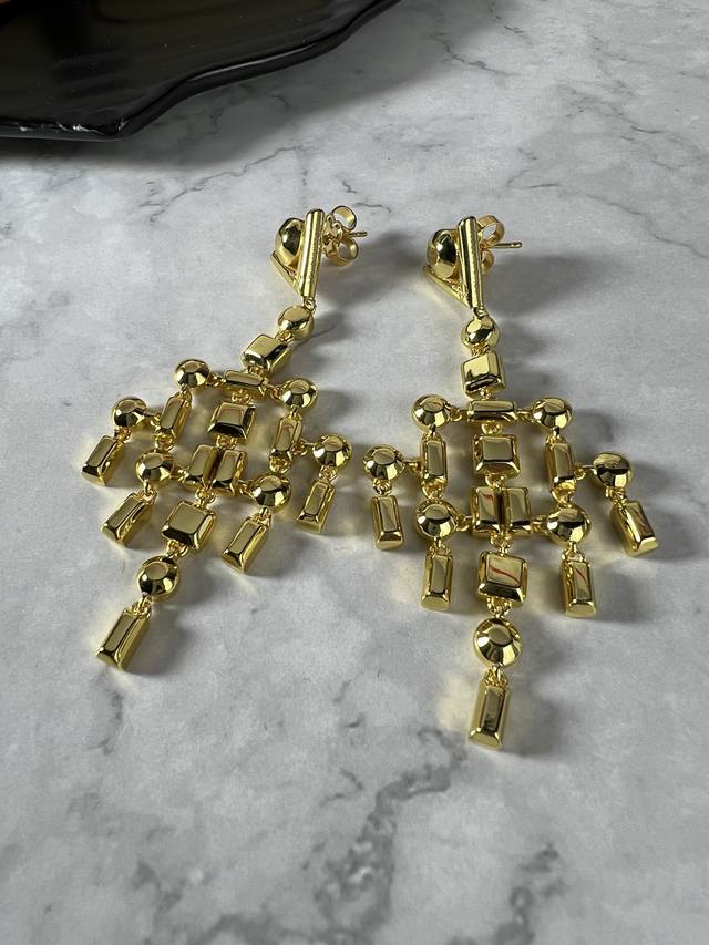 Lv Chandelier earrings embody a luxurious and elegant style. The Lv letters are