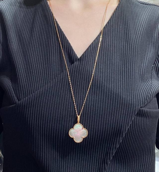 V gold-plated CNC buckle, Vca natural gray shell large four-leaf clover necklace