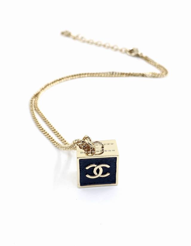 Ch*Nel latest black square necklace consistent Zp brass material DDD