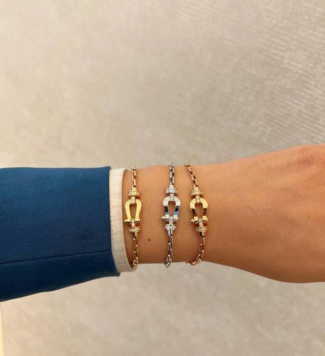 Force 10 Fred half-diamond horseshoe clasp bracelet, exquisitely crafted with mi