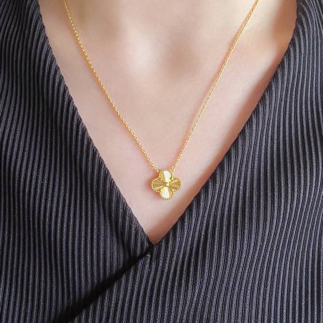 V gold-plated limited edition Christmas Vca four-leaf clover necklace, a high-en