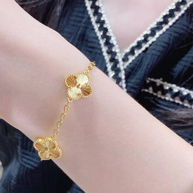 V Gold Vca High-end Engraved Five-Flower Four-Leaf Clover Bracelet This series f