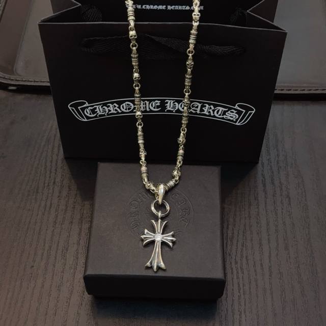 New counter quality Chrome Hearts classic retro skull necklace, cross pendant w