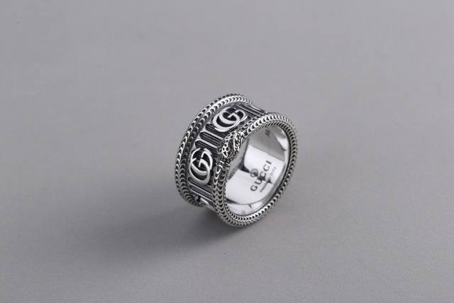 Gucci Gucci snake-shaped Garden series retro ring, unisex, carved striped ring,