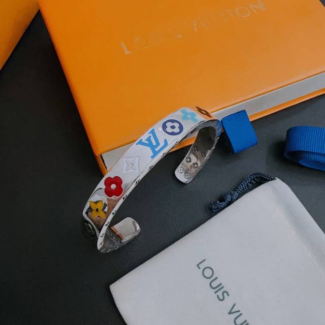 High-quality Lv Louis Vuitton bracelet, original goods, new counter model, retro