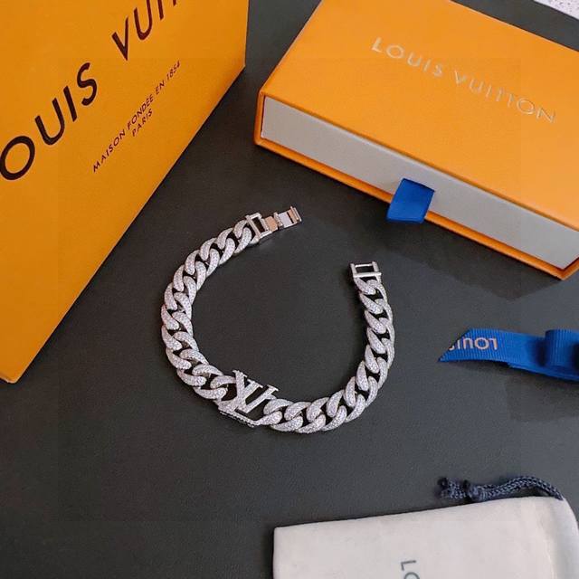 High-quality full diamond Lv Louis Vuitton bracelet original goods, new counter