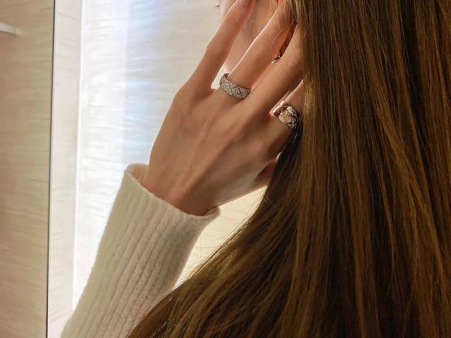 Our diamond-cut narrow-cut, full-diamond rings can be customized with real gold