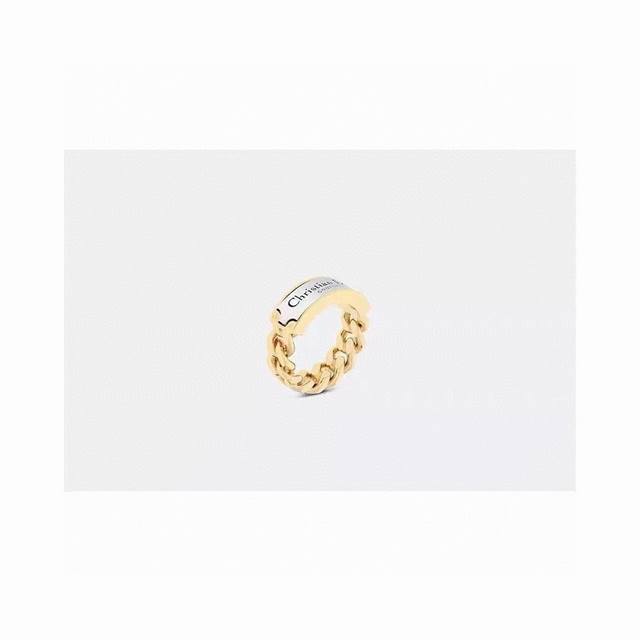 Dior vintage rings are available at the counter. Selected originals are made of