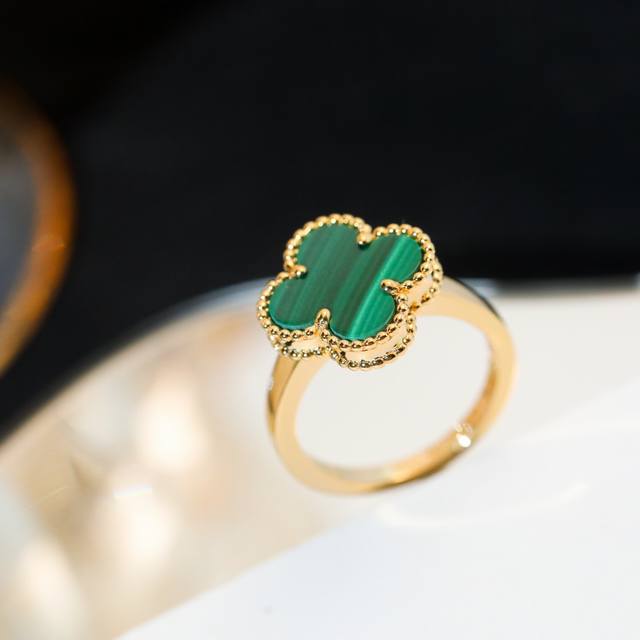 V Gold, nothing is more commendable than a four-leaf clover ring! Ring size 5678