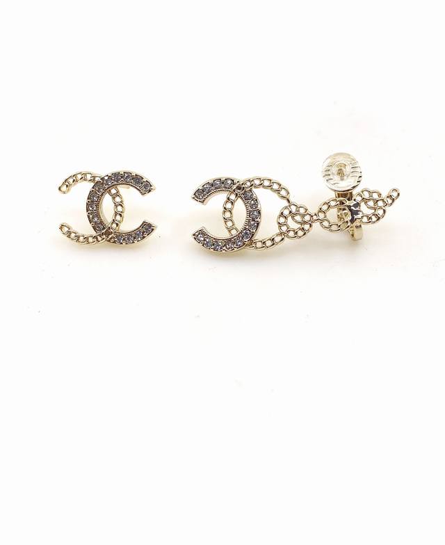Chanel latest hollow Cc asymmetrical earrings + ear clips consistent with Z batc