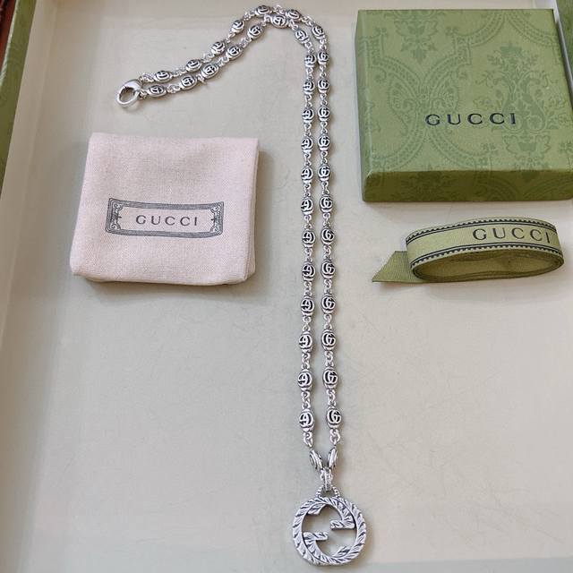 The latest Gucci necklace, featuring a higher-end chain and the same style as c