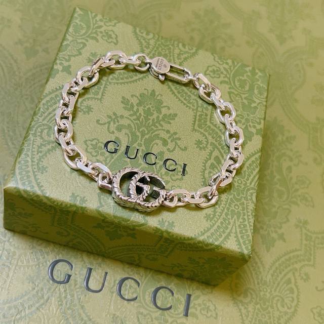 2025's latest luxury bracelet, exclusive, high-quality Gucci bracelet. This late