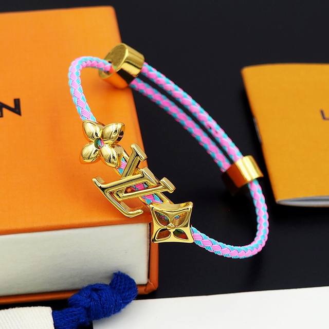 Donkey's alphabet flower color steel wire bracelet DDD