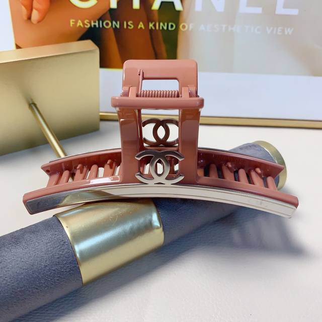 Chanel Xiaoxiang Chanel grab clip titanium steel logo grab clip temperament vers