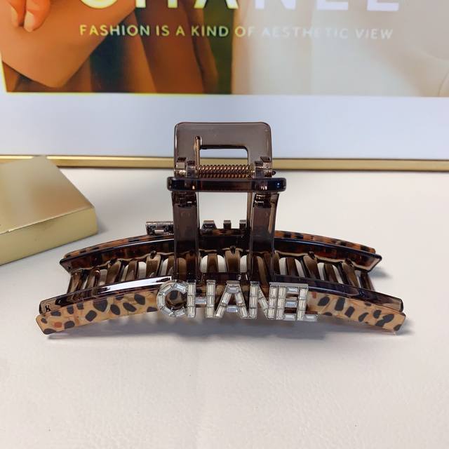 Chanel Xiaoxiang Chanel hair clip acetate leopard print Czech diamond logo hair
