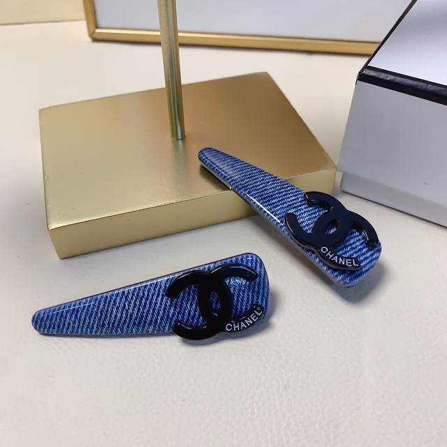 Chanel Xiaoxiang Chanel press clip Acrylic Logo press clip side clip Everyday ex