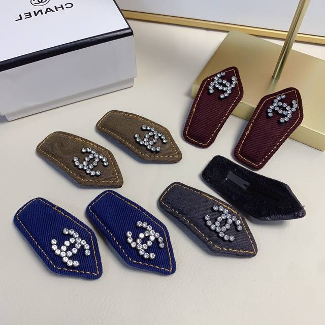 Chanel Xiaoxiang Chanel hairpin fabric full diamond logo press clip Bb clip side