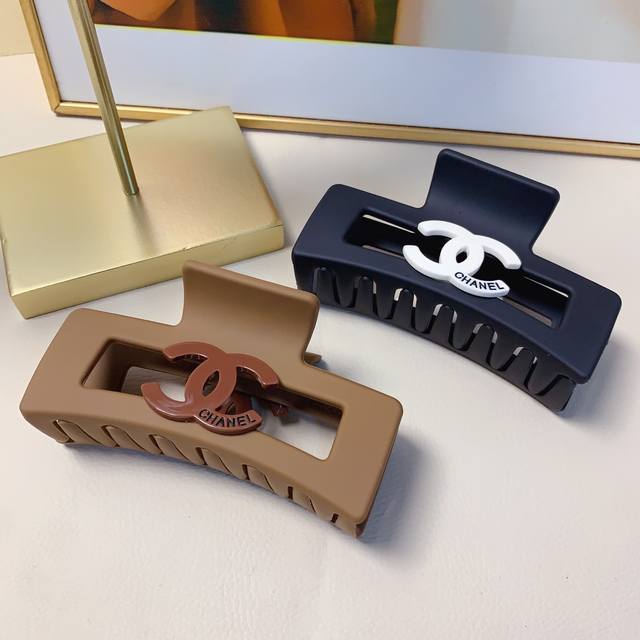 Chanel Xiaoxiang Chanel grab clip square frosted grab clip temperament versatile