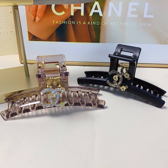 Chanel Xiaoxiang Chanel hair clip Camellia Logo hair clip temperament versatile