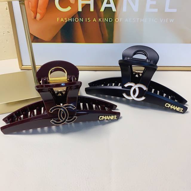Chanel Xiaoxiang Chanel hair clip oil drop logo hair clip temperament versatile