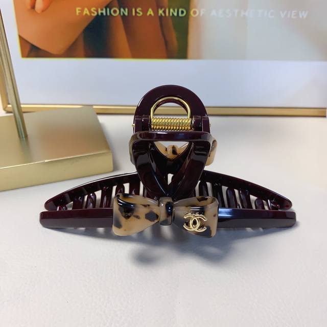 Chanel Xiaoxiang Chanel hair clip acetate leopard print bow hair clip temperamen