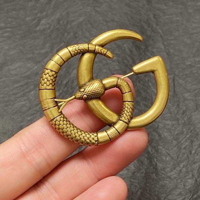 Gucci's new Double G bronze snake brooch is a truly feminine accessory. Women wh