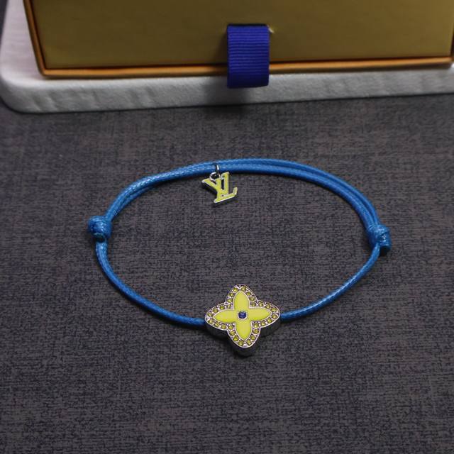 Lv Donkey brand latest four-leaf clover leather bracelet DDD