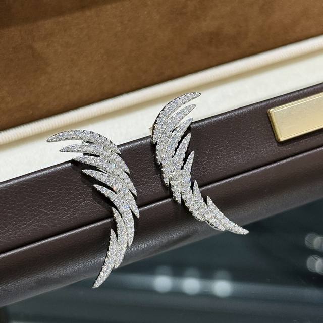 A6529 Luxury brand new angel wings full diamond earrings, the same style as cele
