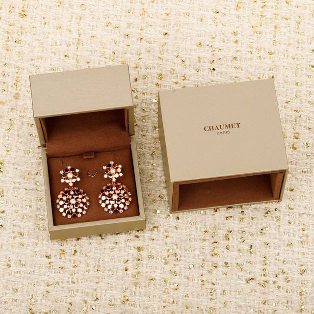 250232 We present the Bee My Love rose gold earrings, available to order in 18K
