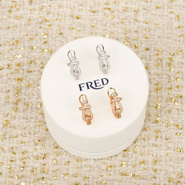 250267 We offer horseshoe earrings, customizable with 18K real gold and diamonds