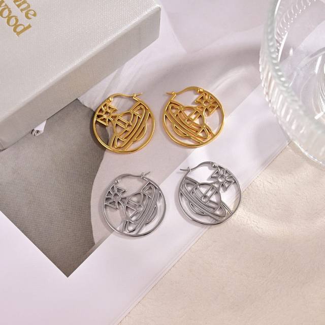 UK purchasing Vivienne Westwood Vivienne Westwood Saturn earrings are elegant a