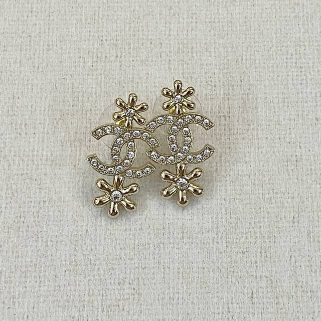 Code E2273 Chanel earrings are hot-selling and are available in the same Zp, co