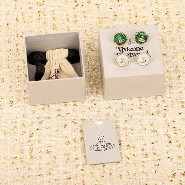 210767 We produce a large quantity of inquiries. This is] Vivienne Westwood baby