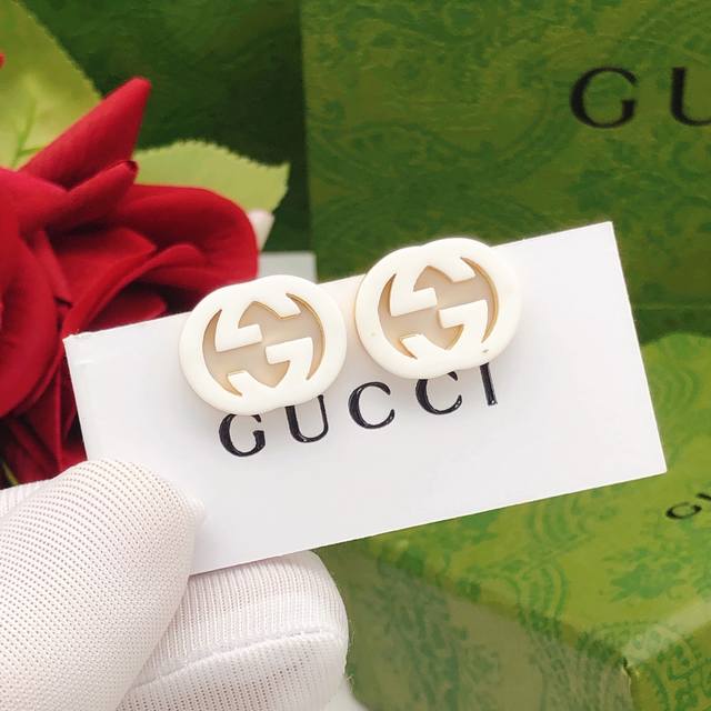 No. Ged0192 Gucci earrings Gg white resin DDD