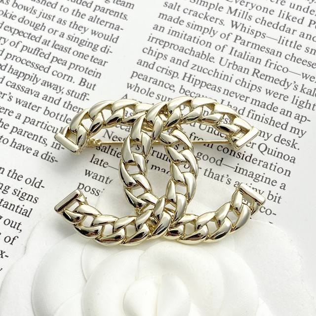 Code A639 Chanel brooch hot-selling model hit the new consistent Zp Chan 24 hol