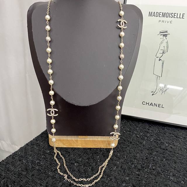 Code N722 Chanel's hot-selling necklace, the Chan 23 triple rhinestone, double