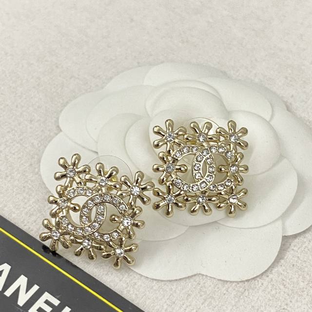 Code E2269 Chanel best-selling earrings are now available at the same price as