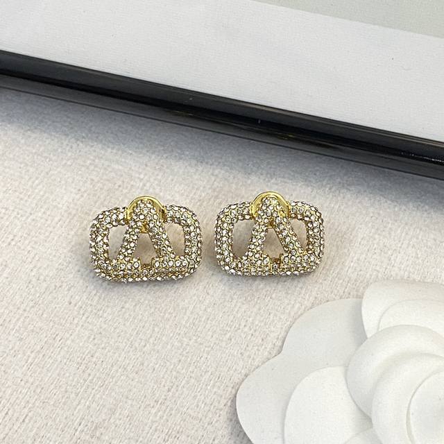 Code E2260 Valentino earrings are a hot seller! New arrival! Full diamond vinta