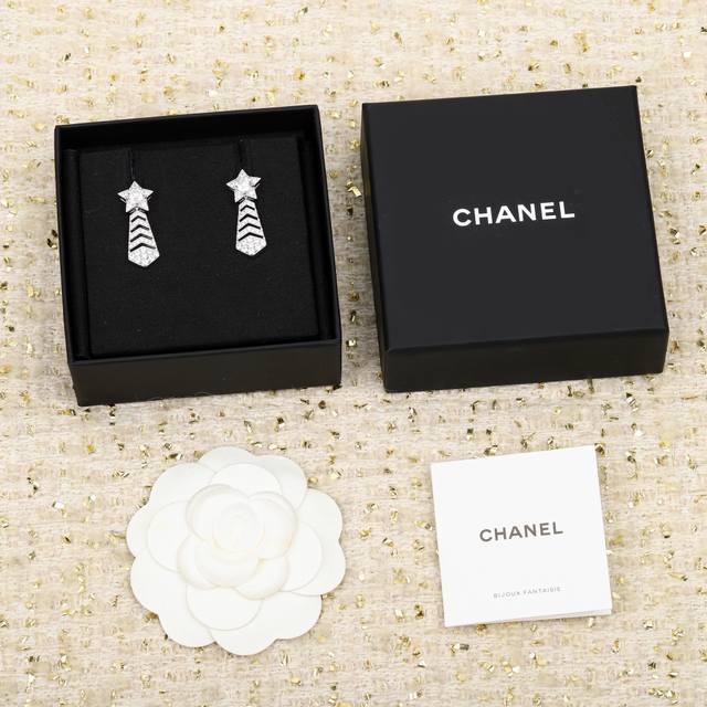210119 We offer comet earrings, customizable with 18K real gold and diamonds. Lo