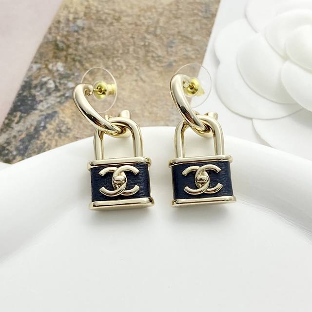 Today's new model, code E3158 Chanel's bestselling earrings are now available!