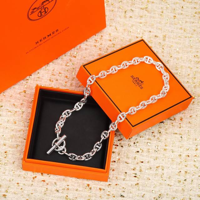 206894 We produce a thick version of the pig nose necklace, ZP is made of sterli