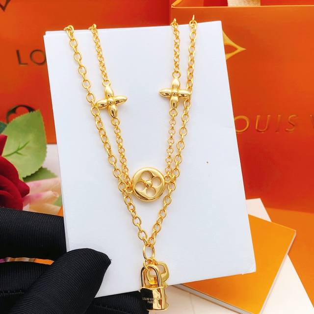 No. Lxl0221 Lv*Latest two-in-one double-layer necklace consistent Zp brass mater