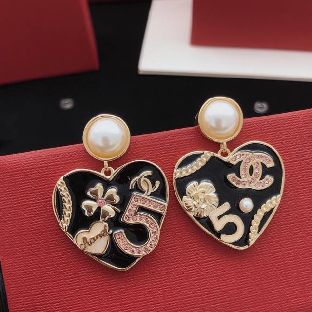 No. Xed0854 Ch*Nel latest black heart earrings consistent Zp brass material DDD