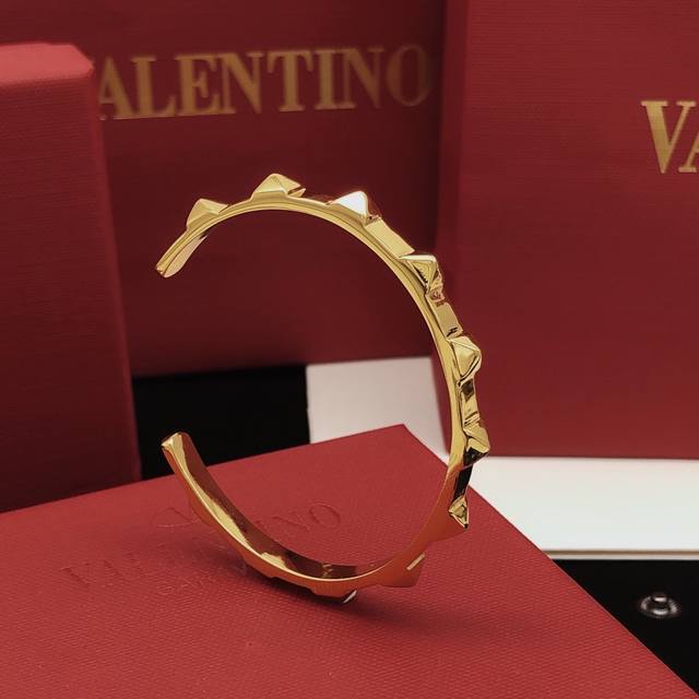 No. Vsz0015 Valenti*O's latest rivet bracelet consistent Zp brass material DDD